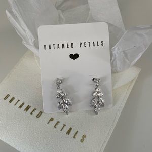 Untamed Petals Vania earrings